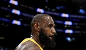 文胖：湖人用拉拉维亚代替了DFS 这显然不是詹姆斯期待的争冠补强